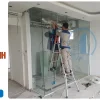 Vách kính nhà vệ sinh